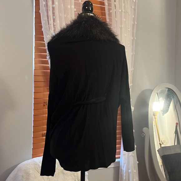 Guess faux fur collared sweater - Picture 2 of 2